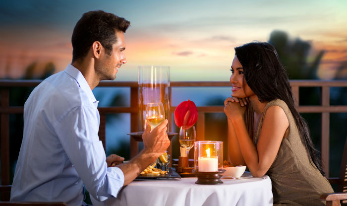 Dating Tips: लंबा चलाना है रिलेशनशिप, तो फर्स्ट टाइम डेट पर इन बातों को जरूर करें नोटिस
