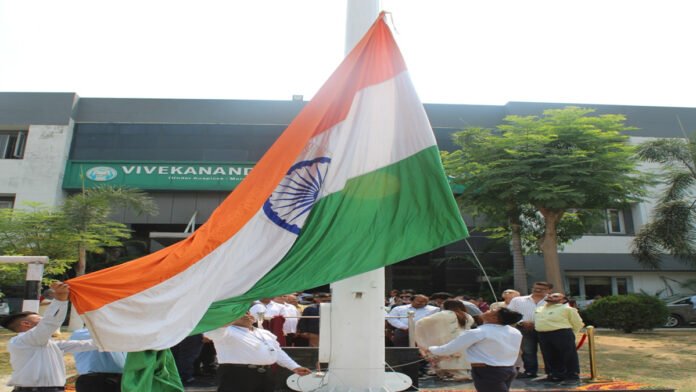 Hoisting of huge 66 feet high national flag in Moradabad